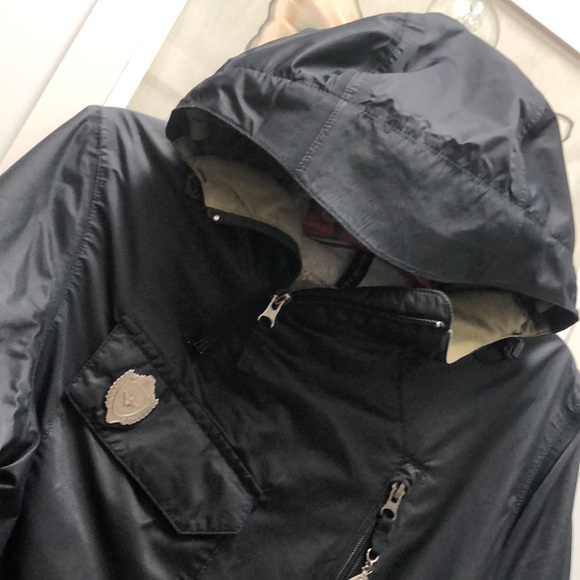 Burton Winter Hiking Snow Jacket with Lots Of Compartments For Personal Storage - Picture 2 of 14